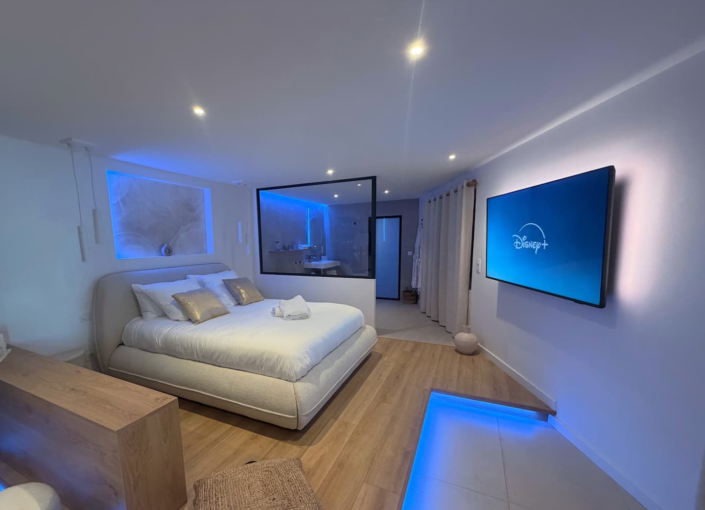 Éclairage d'ambiance et TV Ambilight du Cocon