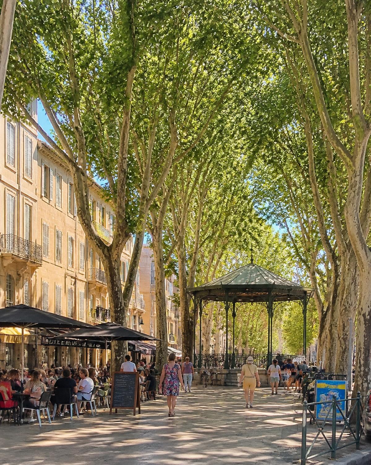 Allées Paul Riquet, halles et marchés
